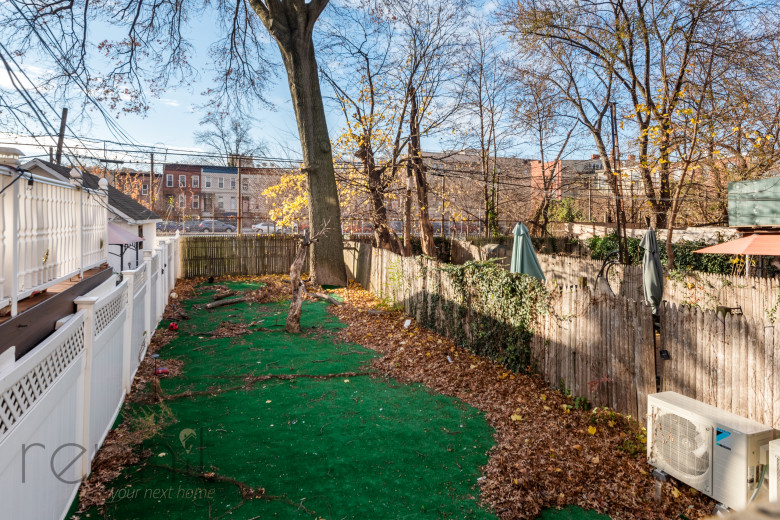 1186 Park Pl, Apt C Image 1