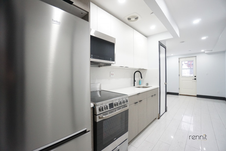 1186 Park Pl, Apt C Image 2