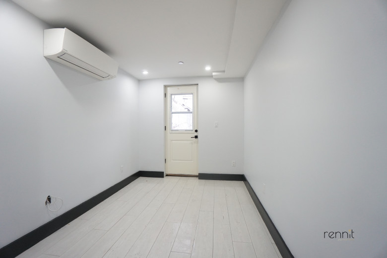 1186 Park Pl, Apt C Image 5