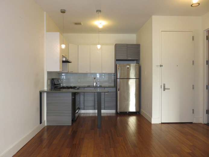643 Madison St, Apt 2A Image 4