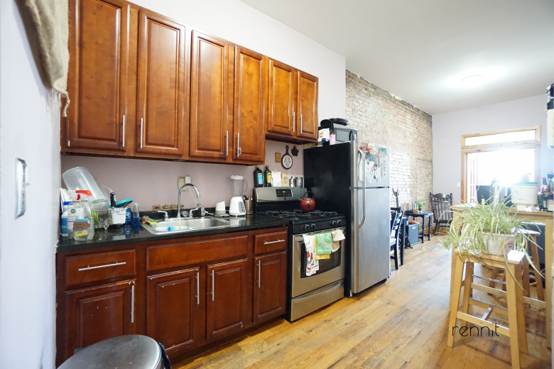 420 Melrose St, Apt 2R Image 1