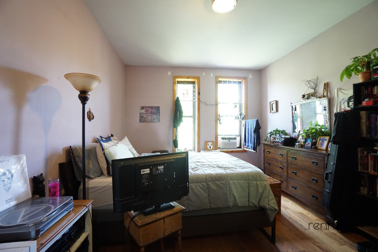 420 Melrose St, Apt 2R Image 6