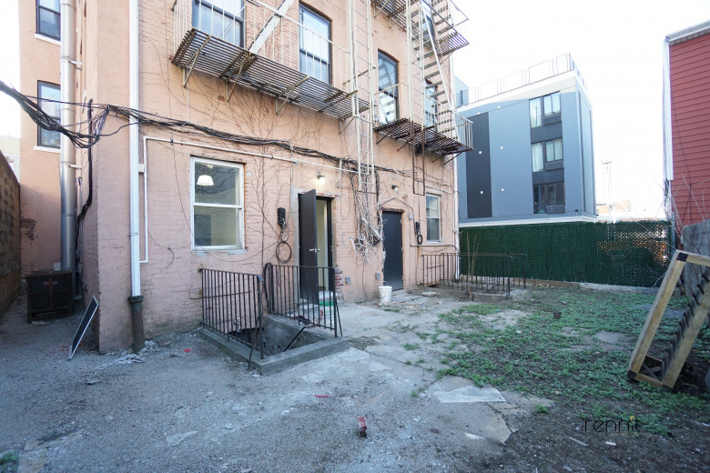 147 Utica Ave, Apt store Image 6