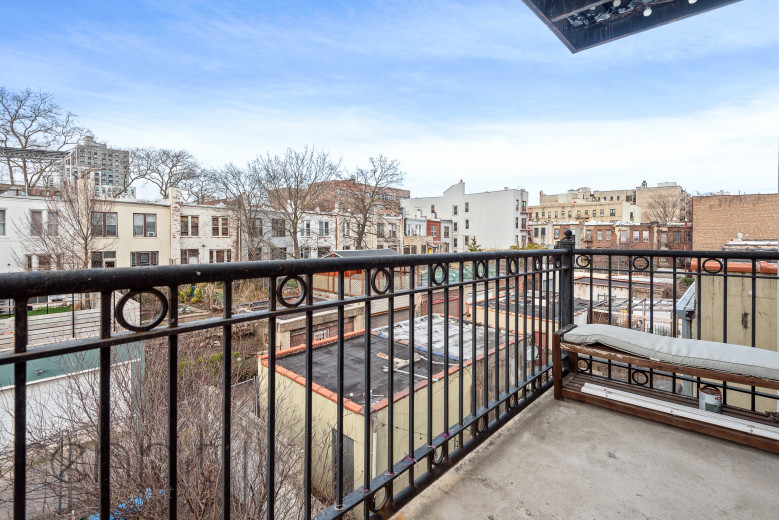 295 Montgomery St, Apt 3R Image 5