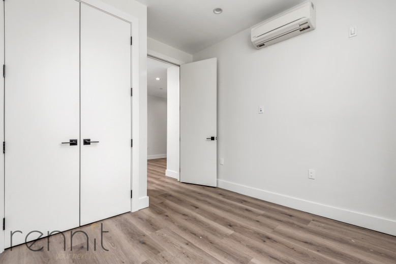 125 Kings Hwy, Apt 1B Image 9