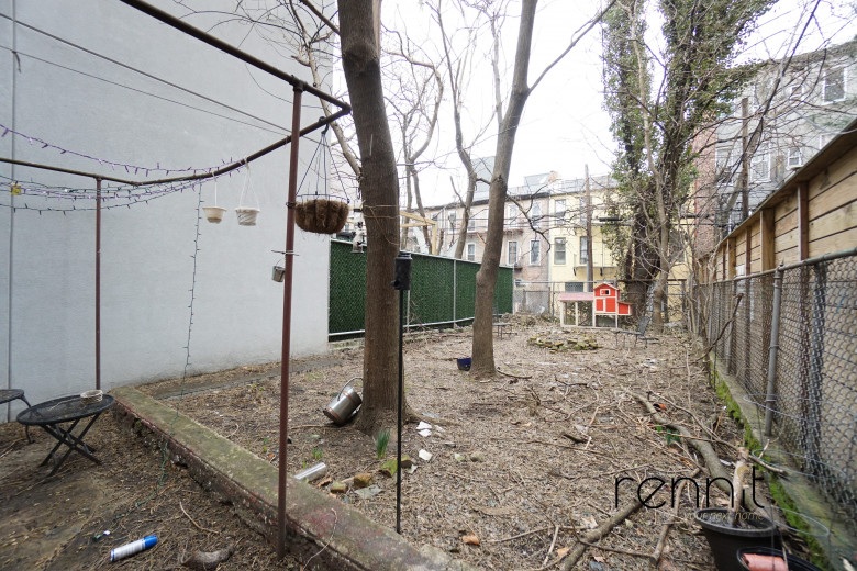 879 Park Ave, Apt 1F Image 16