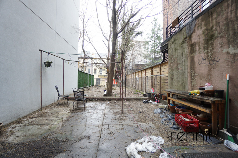 879 Park Ave, Apt 1F Image 17