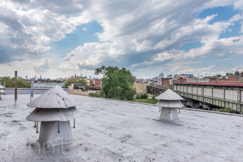 956 Hancock St, Apt 3R Image 8