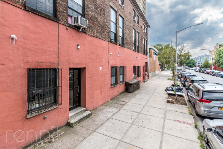 956 Hancock St, Apt 3R Image 10