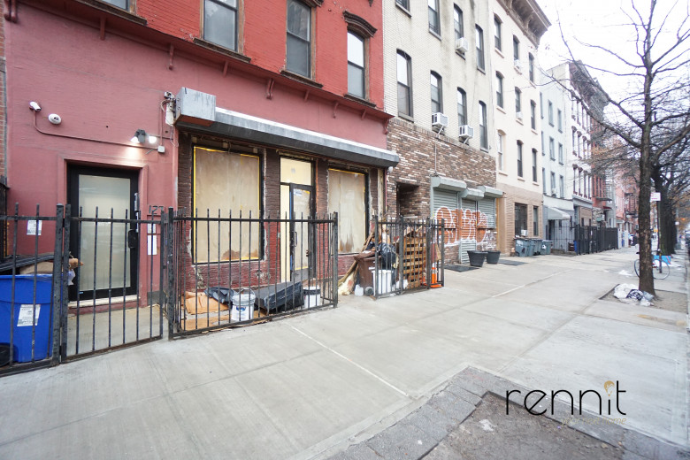 127 Montrose Ave, Apt Commercial Image 3