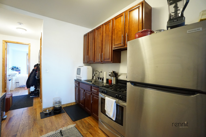 420 Melrose St, Apt 3R Image 4