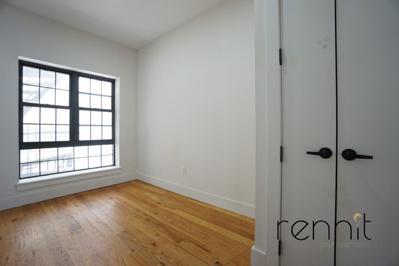 259 Boerum St, Apt 2R Image 9