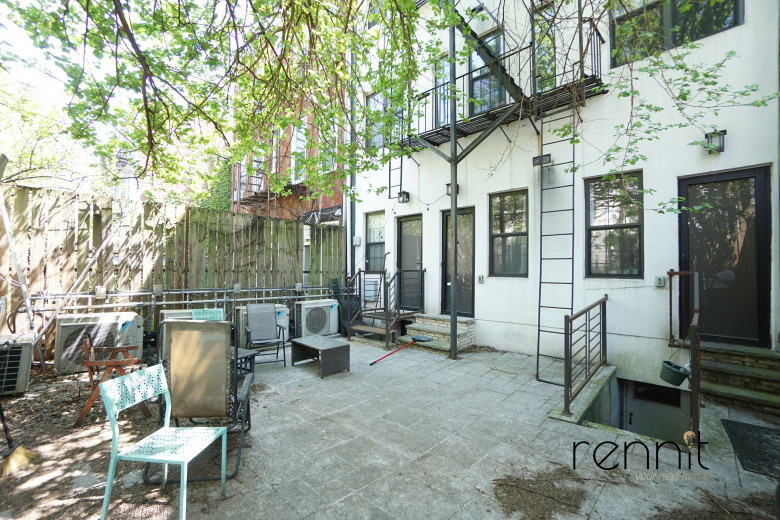 241 Devoe St, Apt 1L Image 1