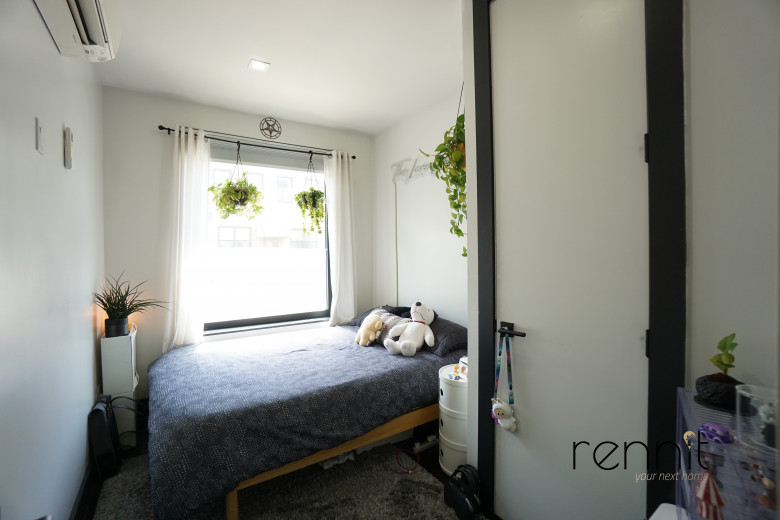 241 Devoe St, Apt 1L Image 8