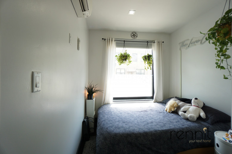 241 Devoe St, Apt 1L Image 9