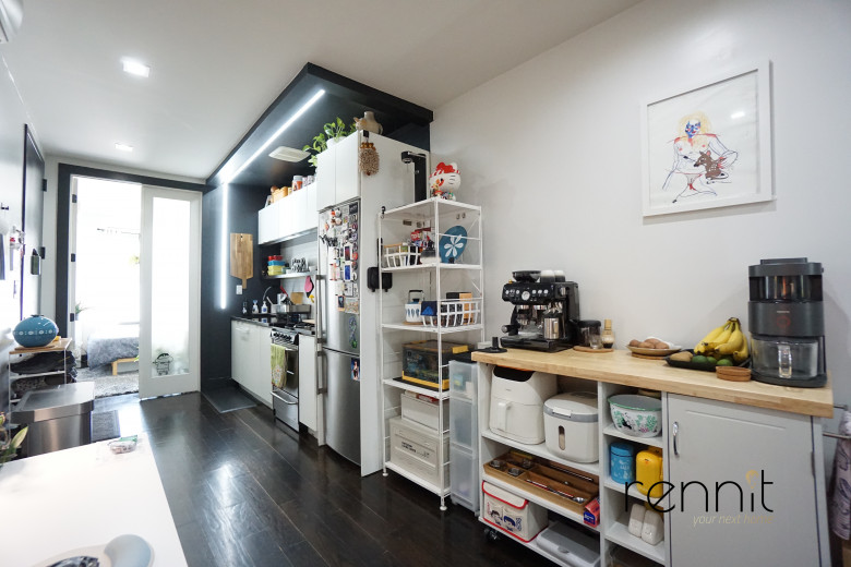 241 Devoe St, Apt 1L Image 15