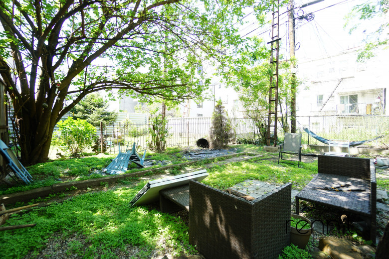 241 Devoe St, Apt 1L Image 22