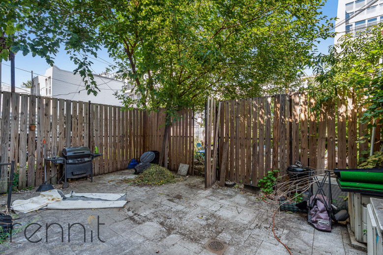 241 Devoe St, Apt 1L Image 30