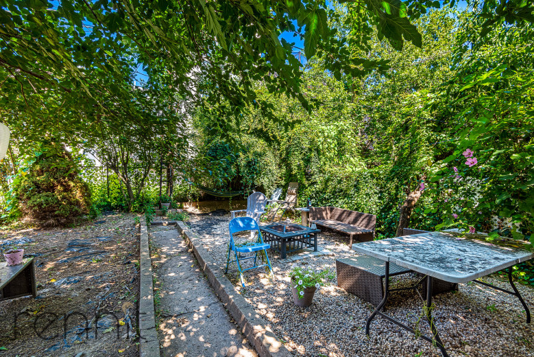 241 Devoe St, Apt 1L Image 31