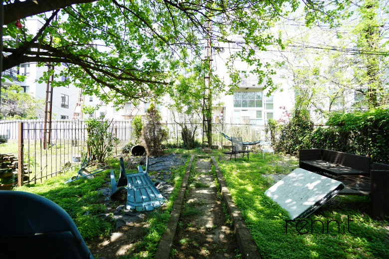 241 Devoe St, Apt 1L Image 2