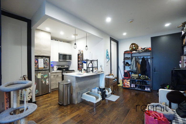 1176 Park Pl, Apt 3R Image 2