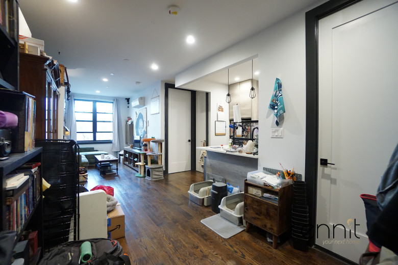 1176 Park Pl, Apt 3R Image 4