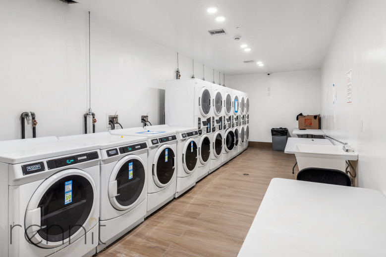 33 Little Nassau St, Apt 808 Image 10