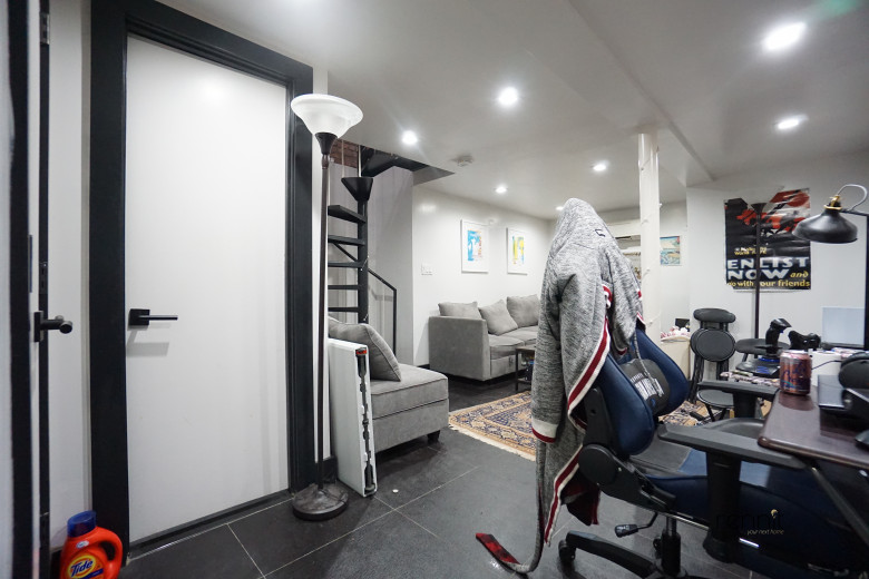 205 Johnson Ave, Apt 1L Image 9