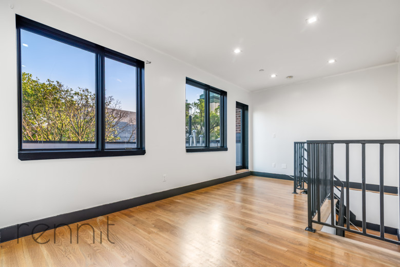 562 Park Pl, Apt 4B Image 1