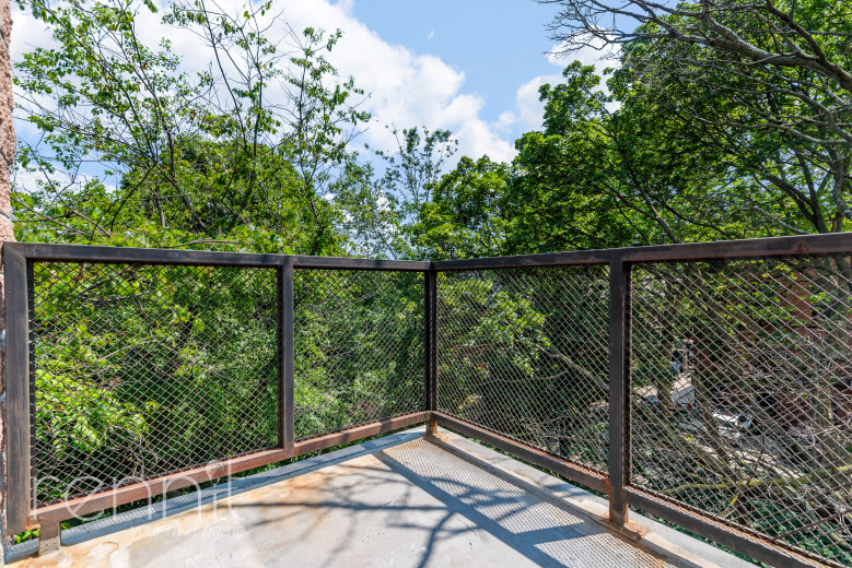 562 Park Pl, Apt 4B Image 8