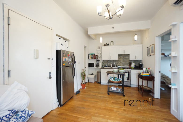 453 Franklin Ave, Apt 2B Image 3