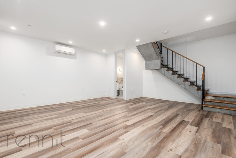 774 Lexington Ave, Apt 1A Image 10