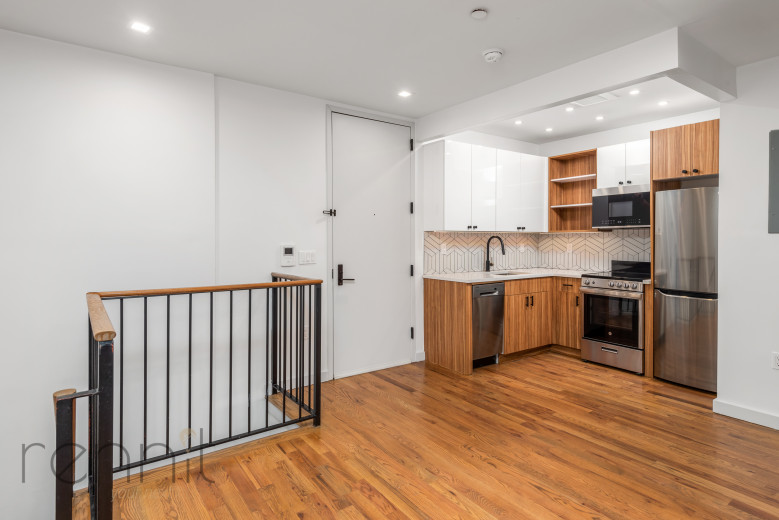 774 Lexington Ave, Apt 1A Image 2