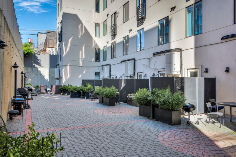 581 Van Buren, Apt 2 Image 17