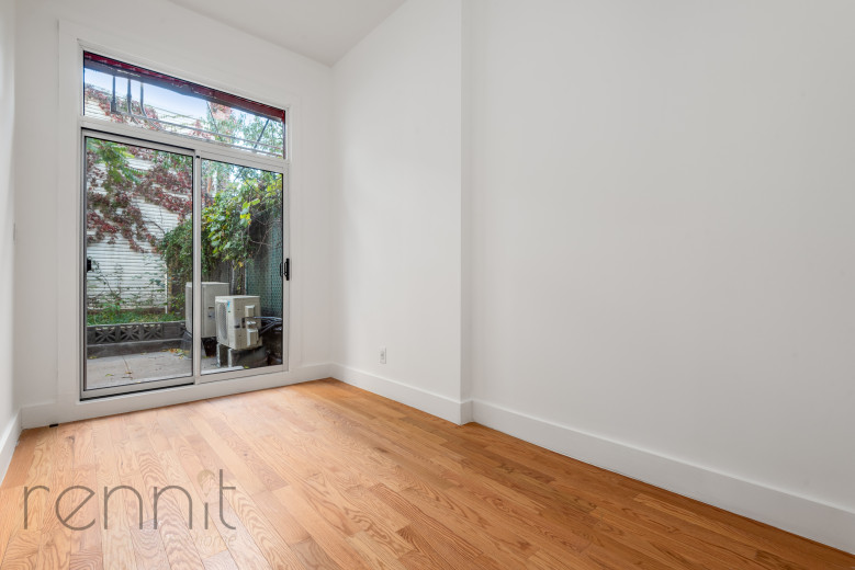 477 Fairview Ave, Apt 1 Image 8