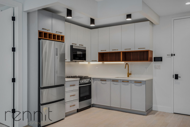 937 Rogers Ave, Apt 3C Image 2