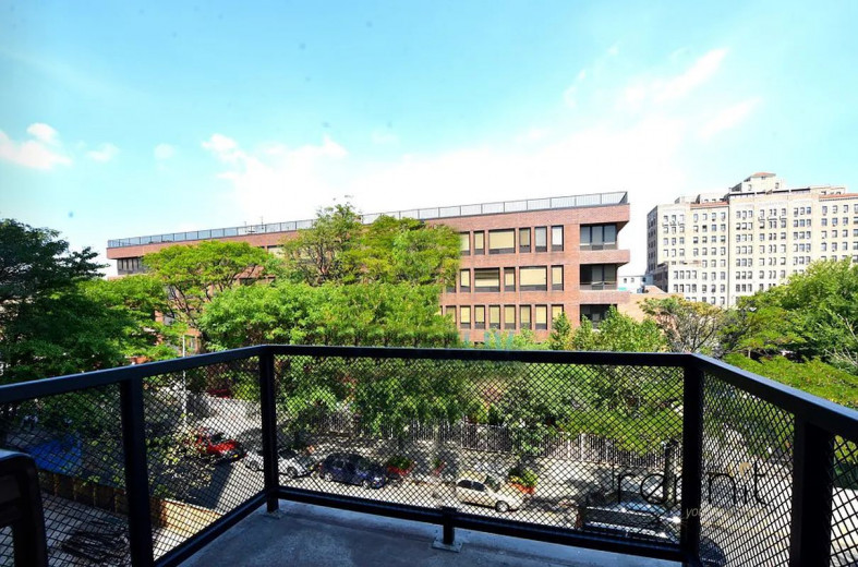 562 Park Pl, Apt 3B Image 1