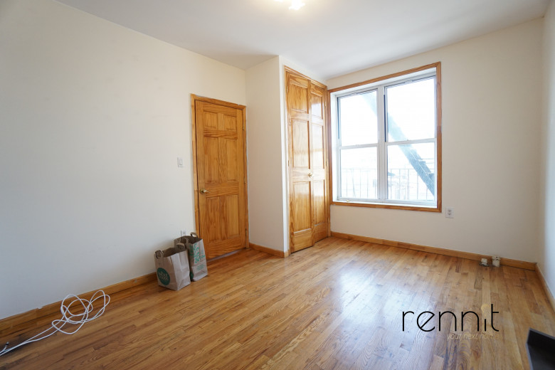 370 Bedford Ave, Apt 15 Image 4
