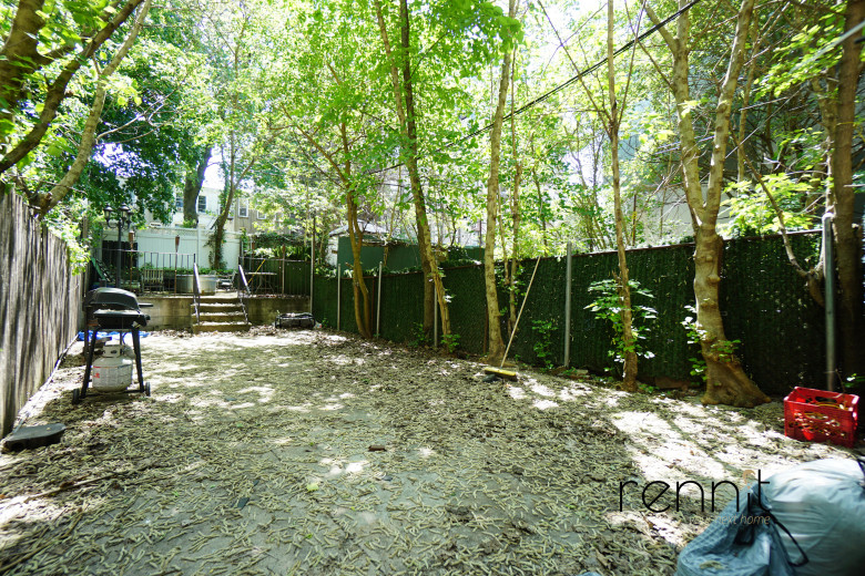 816 St Johns Pl, Apt 2R Image 9