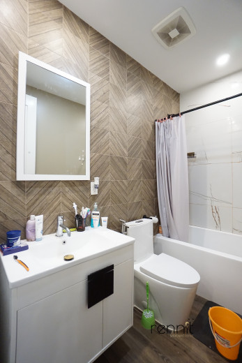762 East 32nd St, Apt 4A Image 18