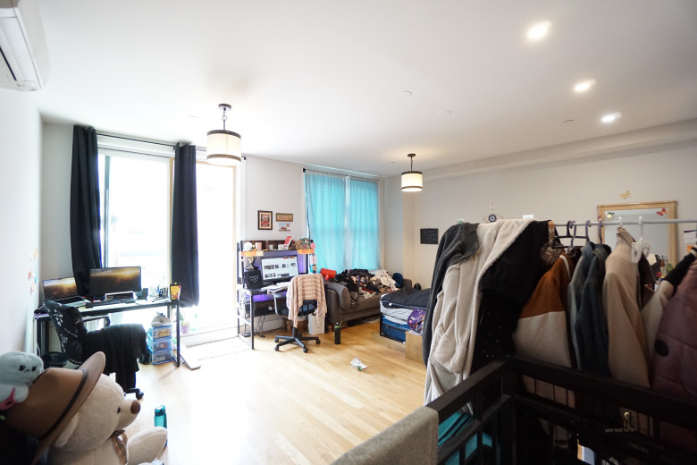 762 East 32nd St, Apt 4A Image 22