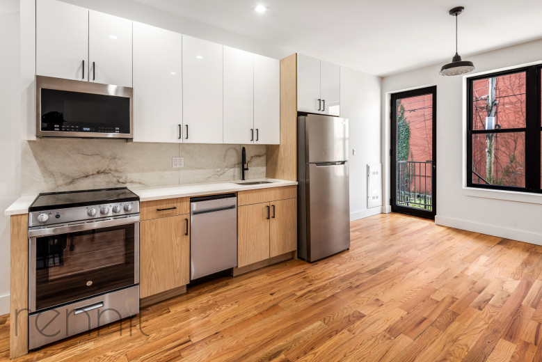 702 Evergreen Ave, Apt 1L Image 1