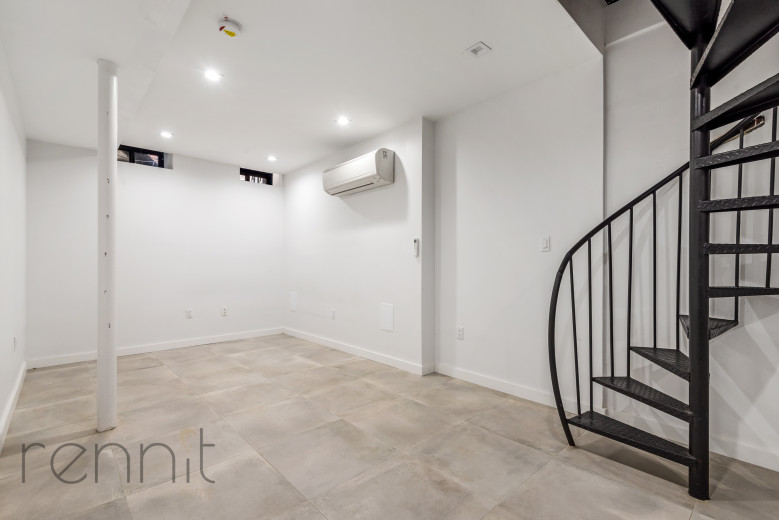 702 Evergreen Ave, Apt 1L Image 11