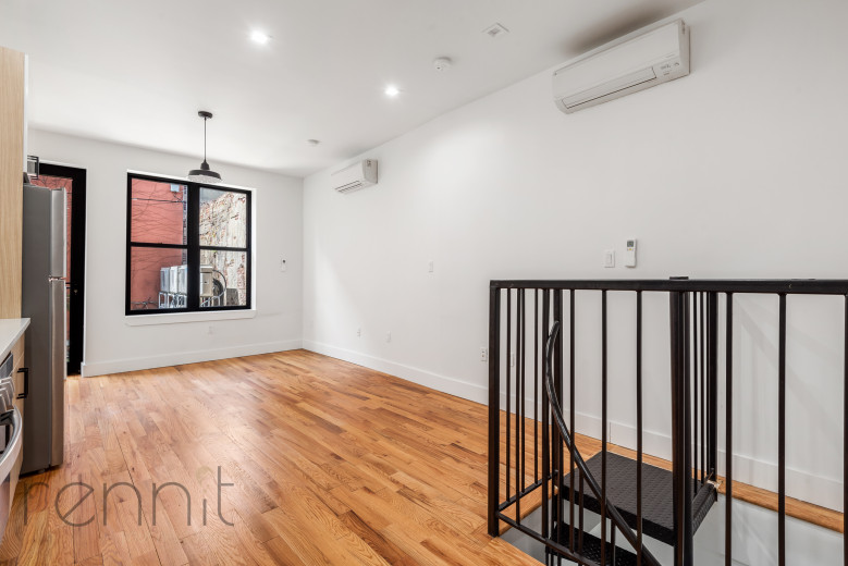 702 Evergreen Ave, Apt 1L Image 12