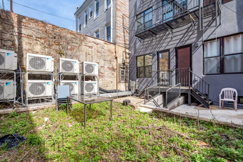 702 Evergreen Ave, Apt 1L Image 2