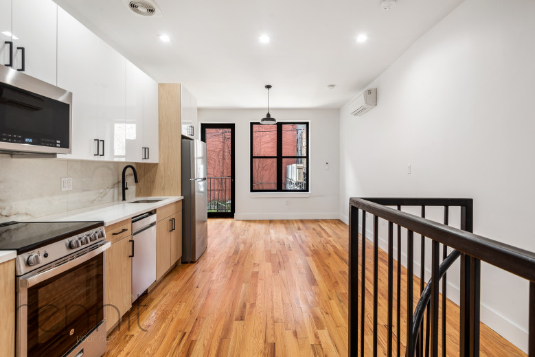 702 Evergreen Ave, Apt 1L Image 3