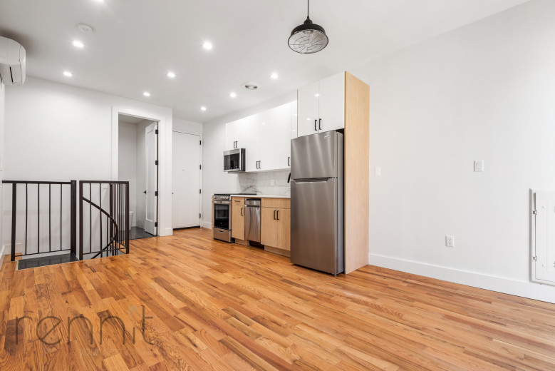 702 Evergreen Ave, Apt 1L Image 5