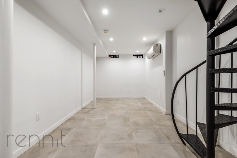 702 Evergreen Ave, Apt 1L Image 7