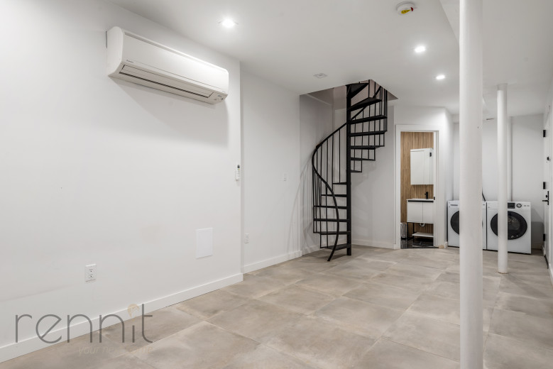 702 Evergreen Ave, Apt 1L Image 8