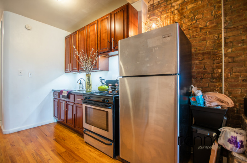 141 Thames St, Apt 3R Image 2